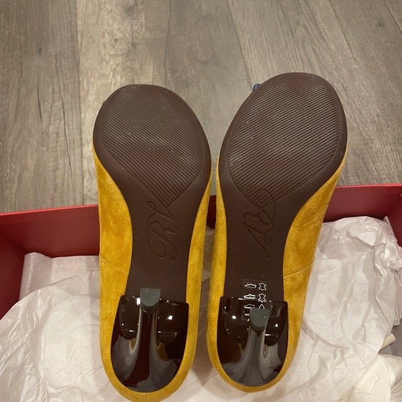 Brand New! Roger Vivier Heels - Picture 3 of 3